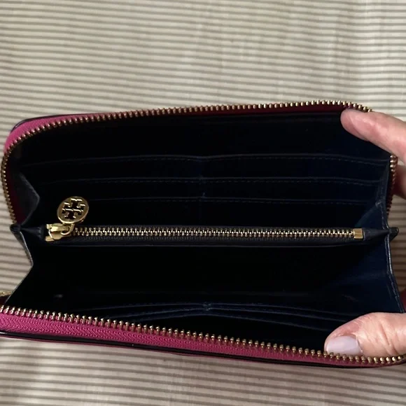 Tory Burch Fuchsia Wallet with Black Logo - Picture 2 of 2
